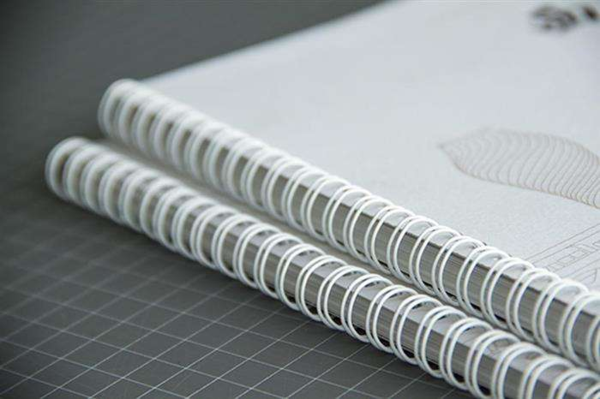 (3)圈装(铁圈,胶圈)适用范围:适用于标书装订,文本资料,教材等,是目前